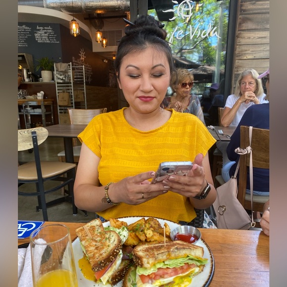 Meet your Posher, Nichole - Picture 5 of 7